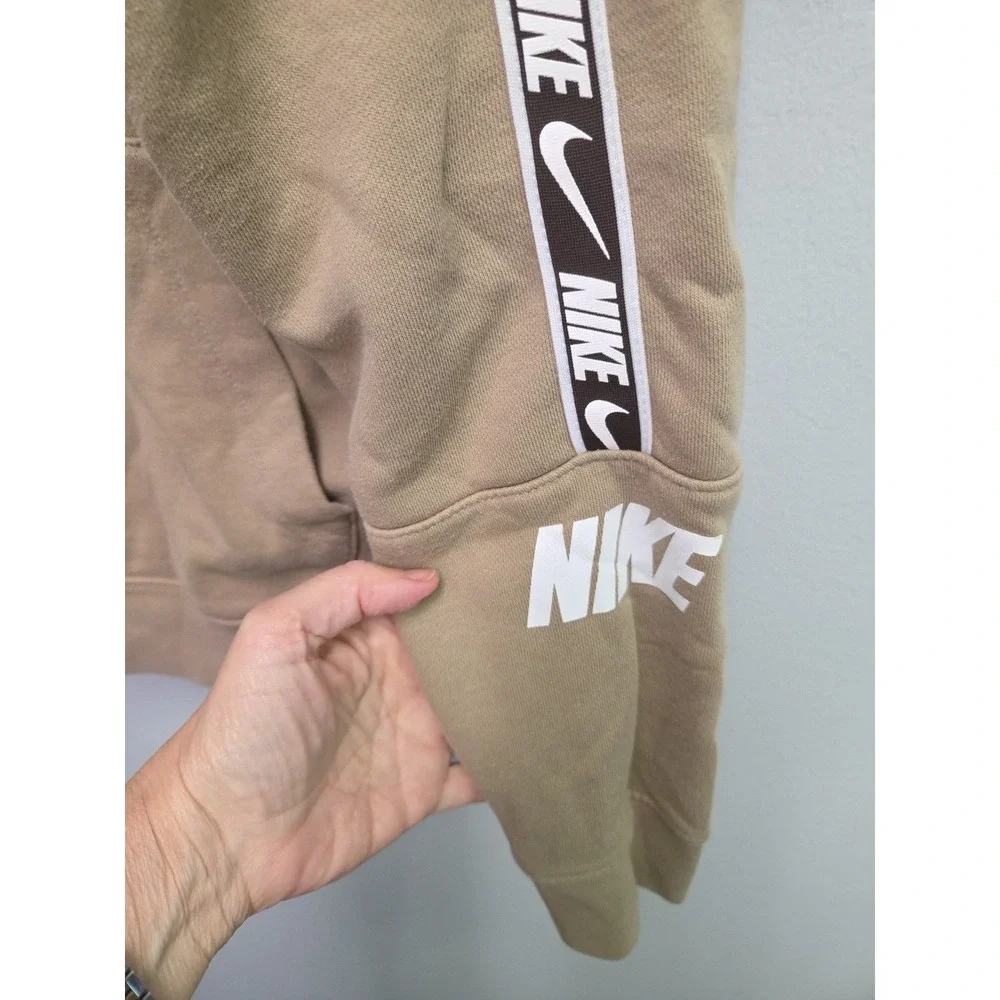 Nike Pullover Hoodie Men's Med Center Swoosh Nike‎ logo (brown) down sleeves Tan